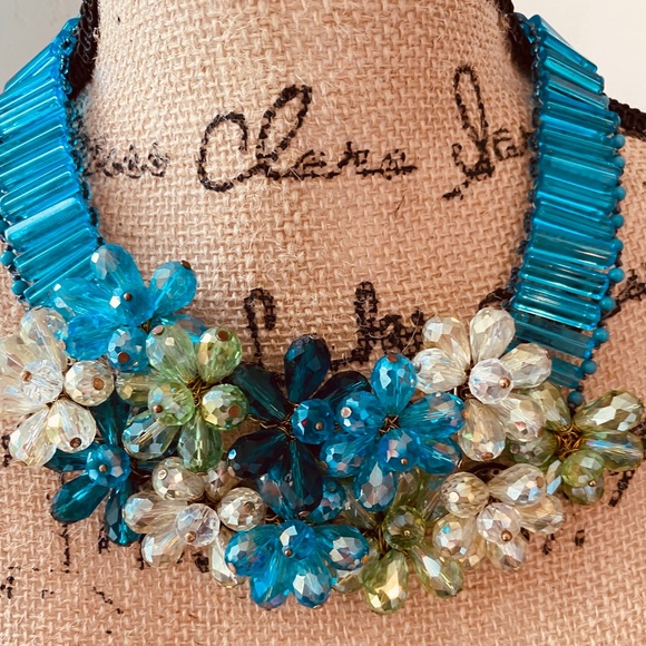 Amazing Blue & Green floral beaded shiny necklace - Picture 7 of 8